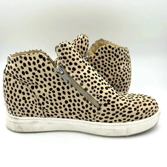 CUSHIONAIRE Hart Hidden Wedge Sneaker in Spotted Cheetah Print Women’s Size 8.5 - Picture 7 of 10